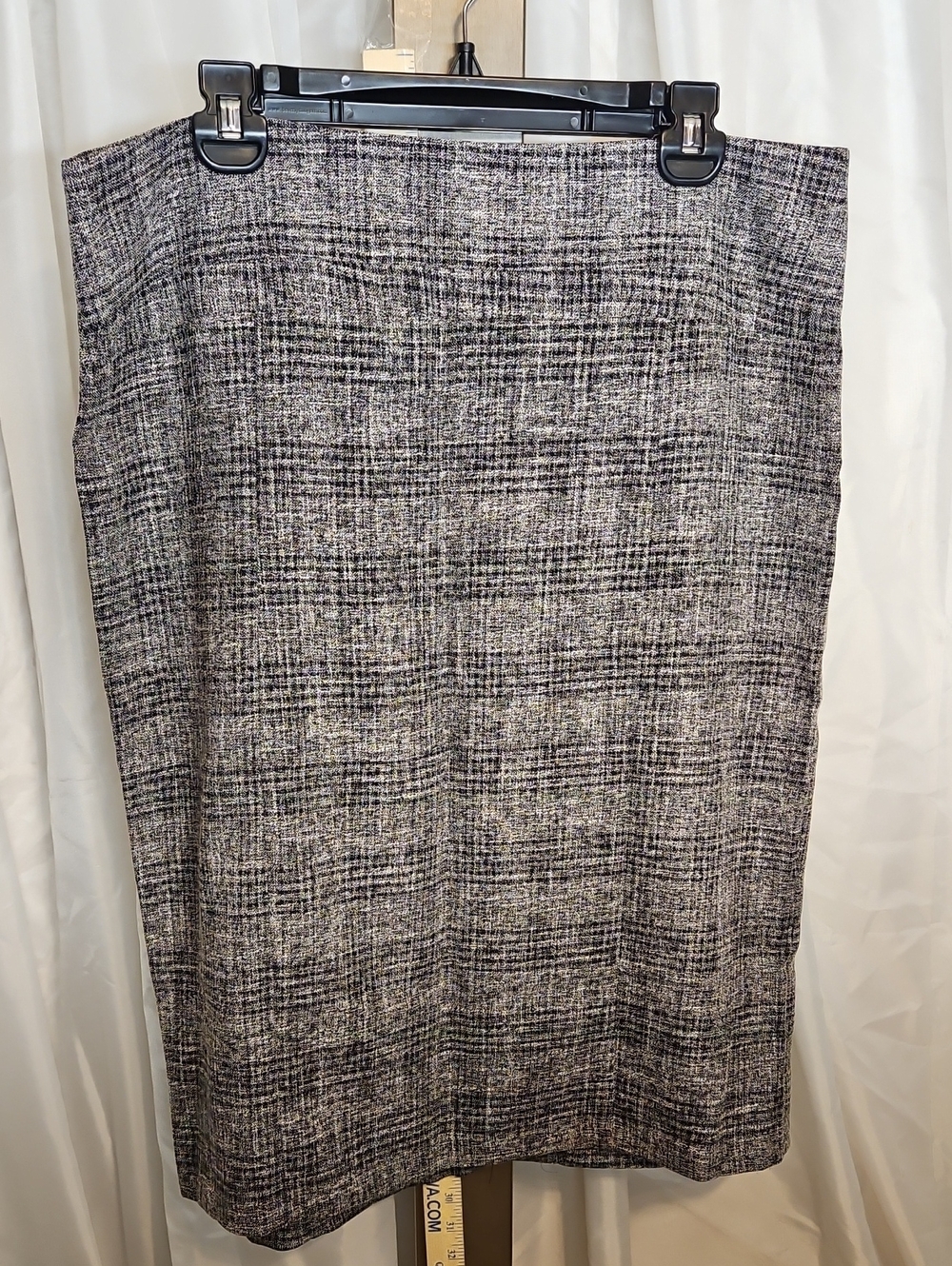 New York & Company Black and White Textured Pencil Skirt 16